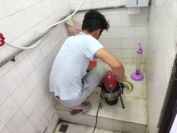 蓝山肥皂掉到马桶里把马桶堵住了怎么办？马桶堵住了怎么办